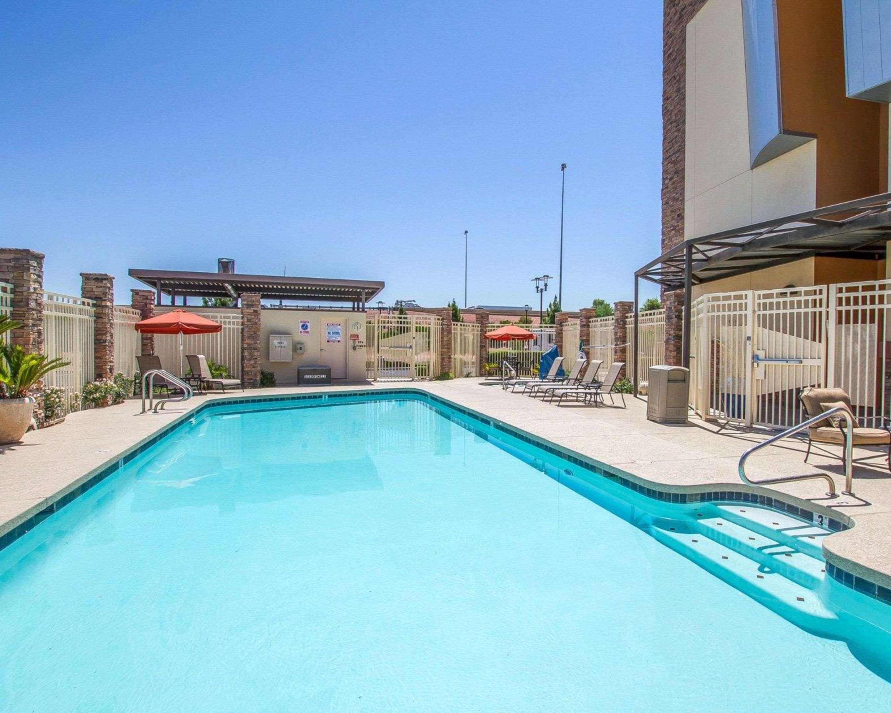 Comfort Suites Glendale - State Farm Stadium Area Екстер'єр фото
