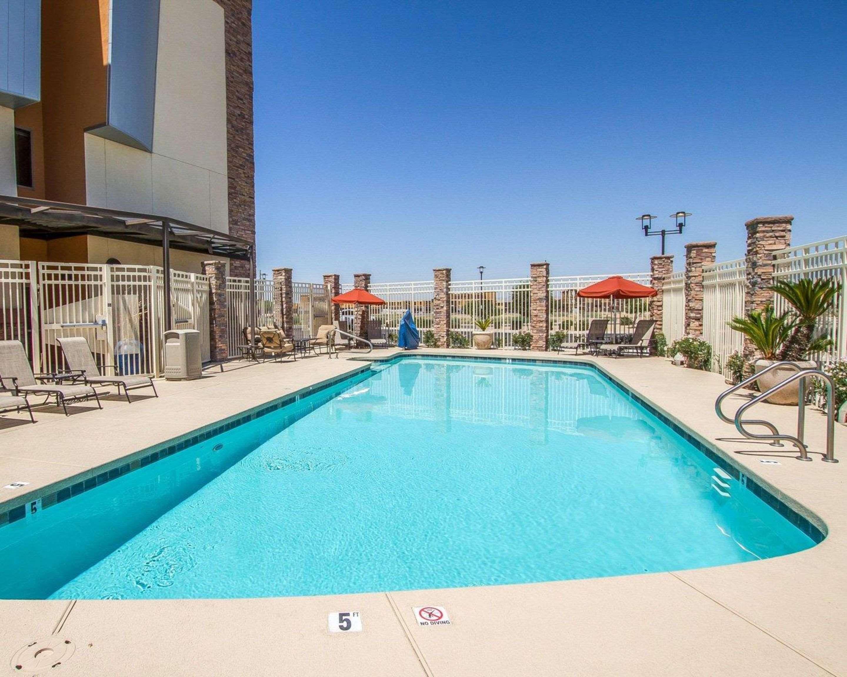 Comfort Suites Glendale - State Farm Stadium Area Екстер'єр фото