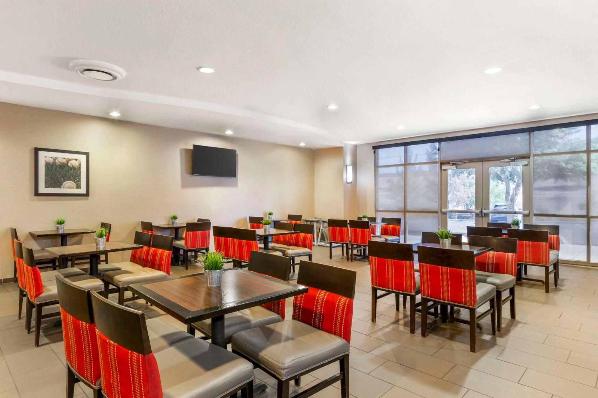 Comfort Suites Glendale - State Farm Stadium Area Екстер'єр фото