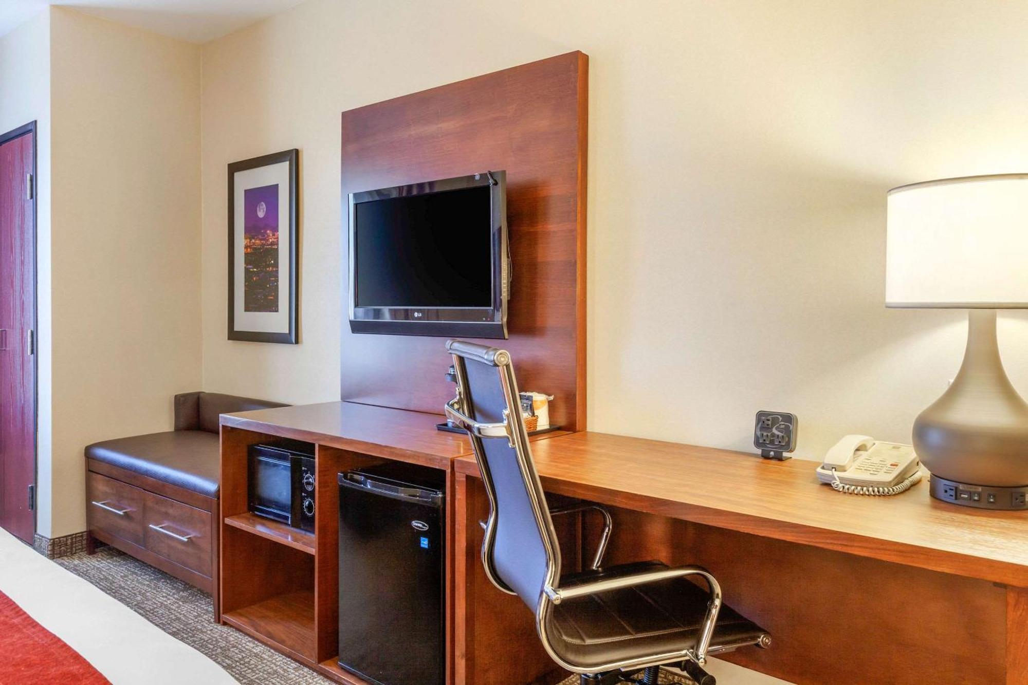 Comfort Suites Glendale - State Farm Stadium Area Екстер'єр фото