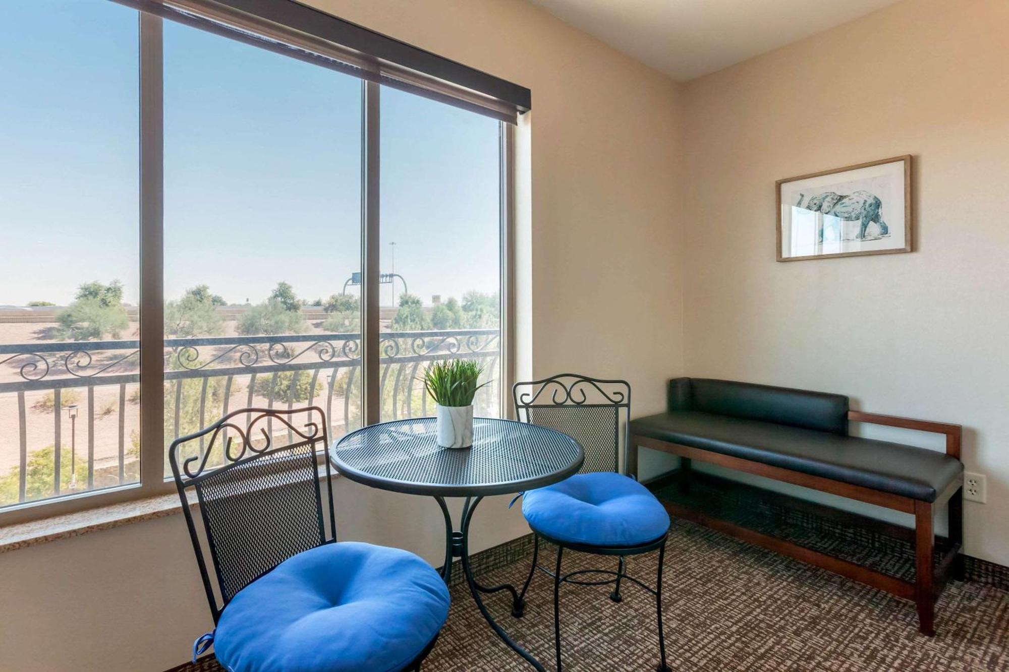 Comfort Suites Glendale - State Farm Stadium Area Екстер'єр фото